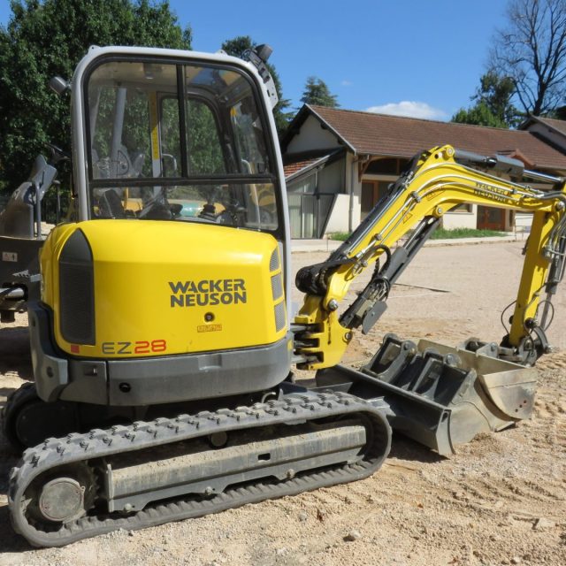 Mini-pelle_Wacker_Neuson_EZ28_France_aout_2018-scaled